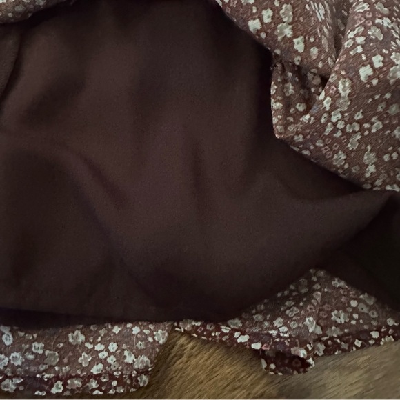 Store Burgundy Floral Dress above the knee v neck lined medium tired sleeveless - Picture 3 of 9